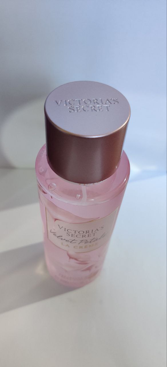 VELVET PETALS LA CRÈME