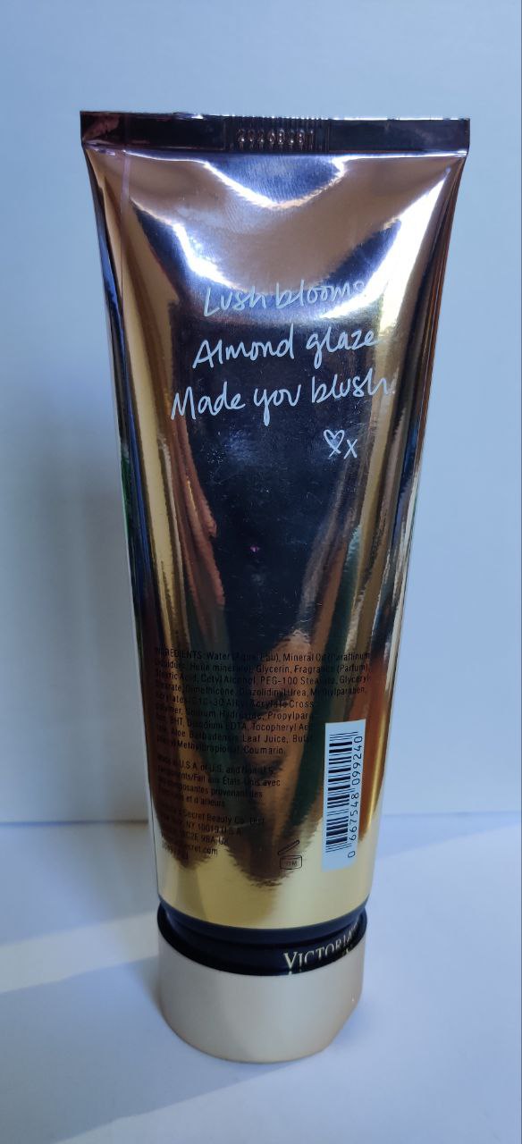 Velvet Petal  (tube crème)